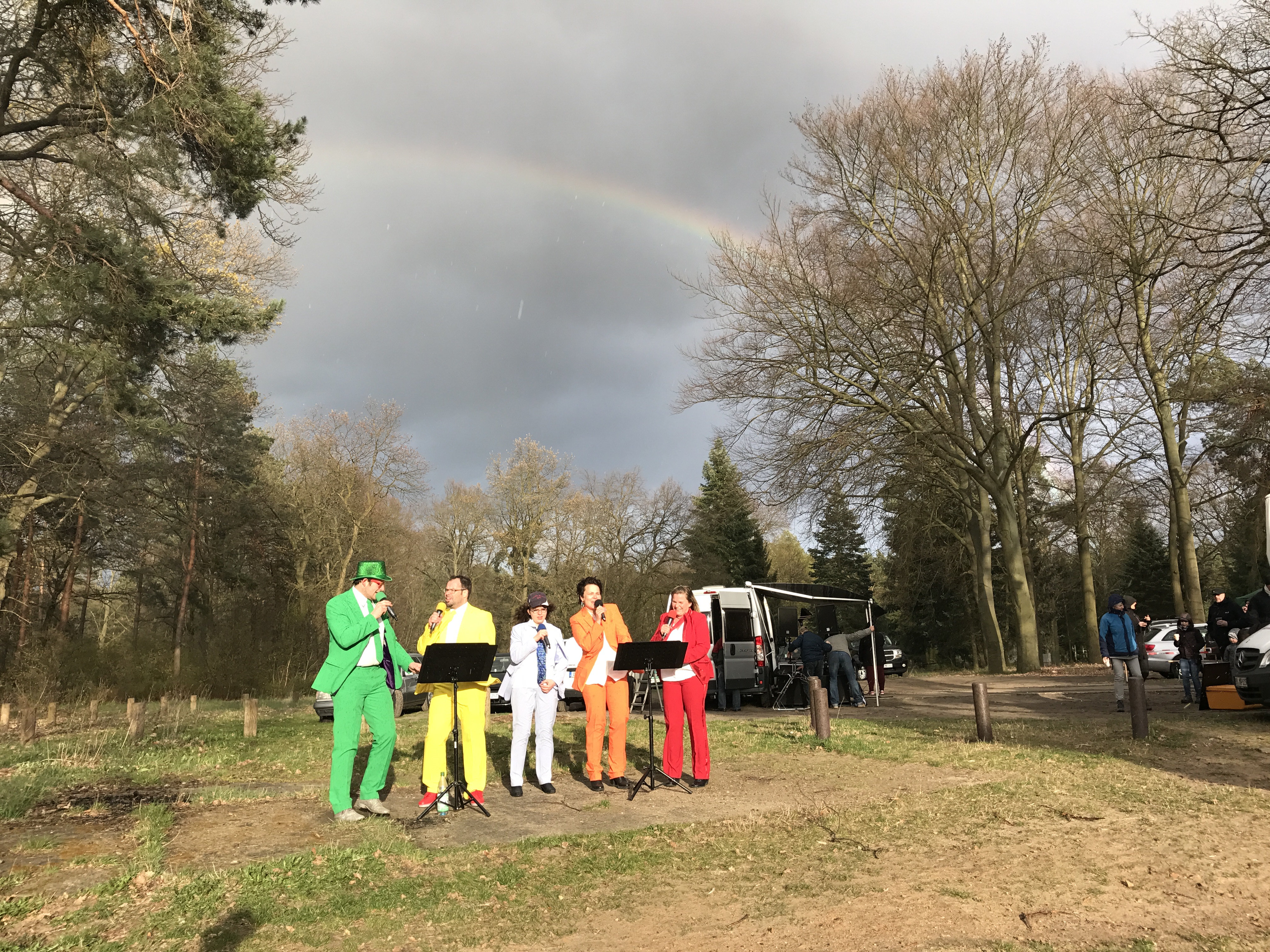 Band „Alles mit dem Mund“ mit Regenbogen