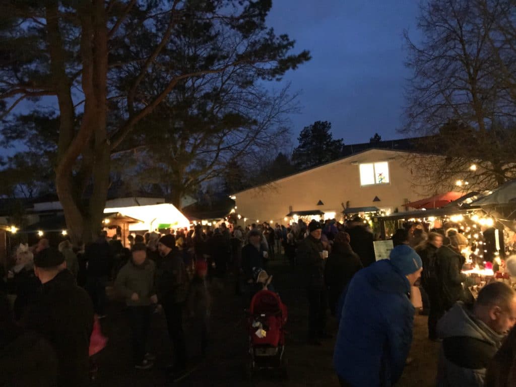 Friedliche Stimmung auf dem Adventsmarkt in Lehnitz