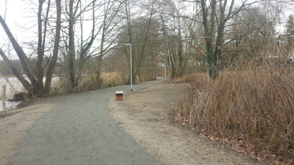 Seepromenade mit Led Laternen und neuer Bank