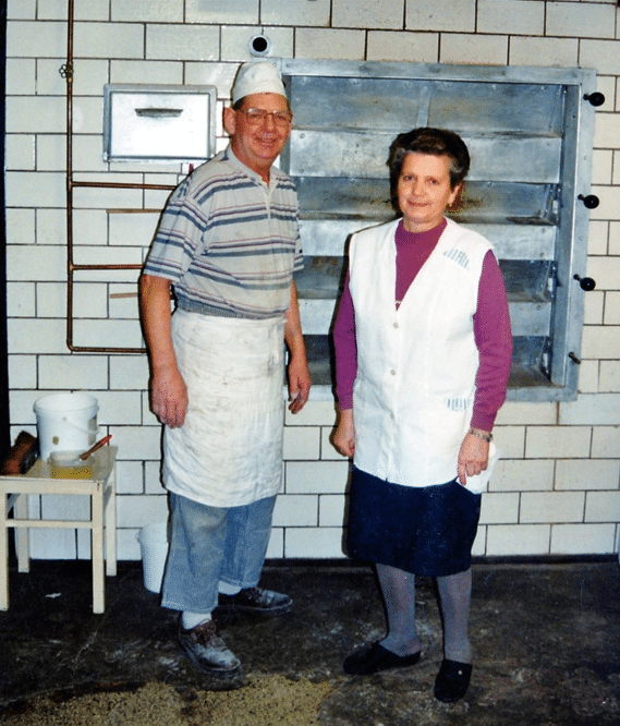 Bäckerei Lehnitz Gundela und Wolfgang vor dem Backofen, 2004. Foto: Archiv. B. Becker