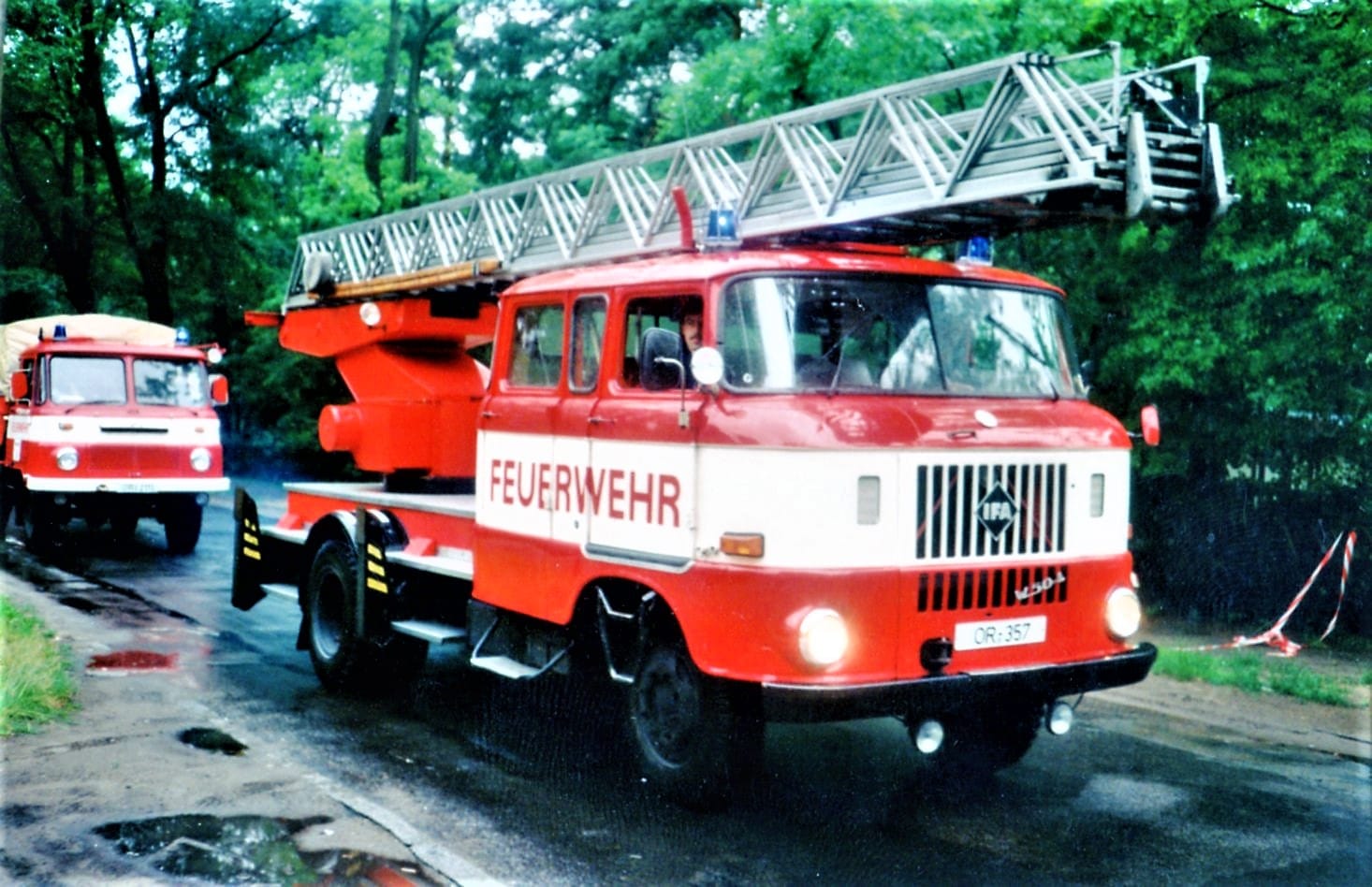 Drehleiter auf der Fahrzeugparade zum 75. Gründungsjubiläum. Archiv B. Becker