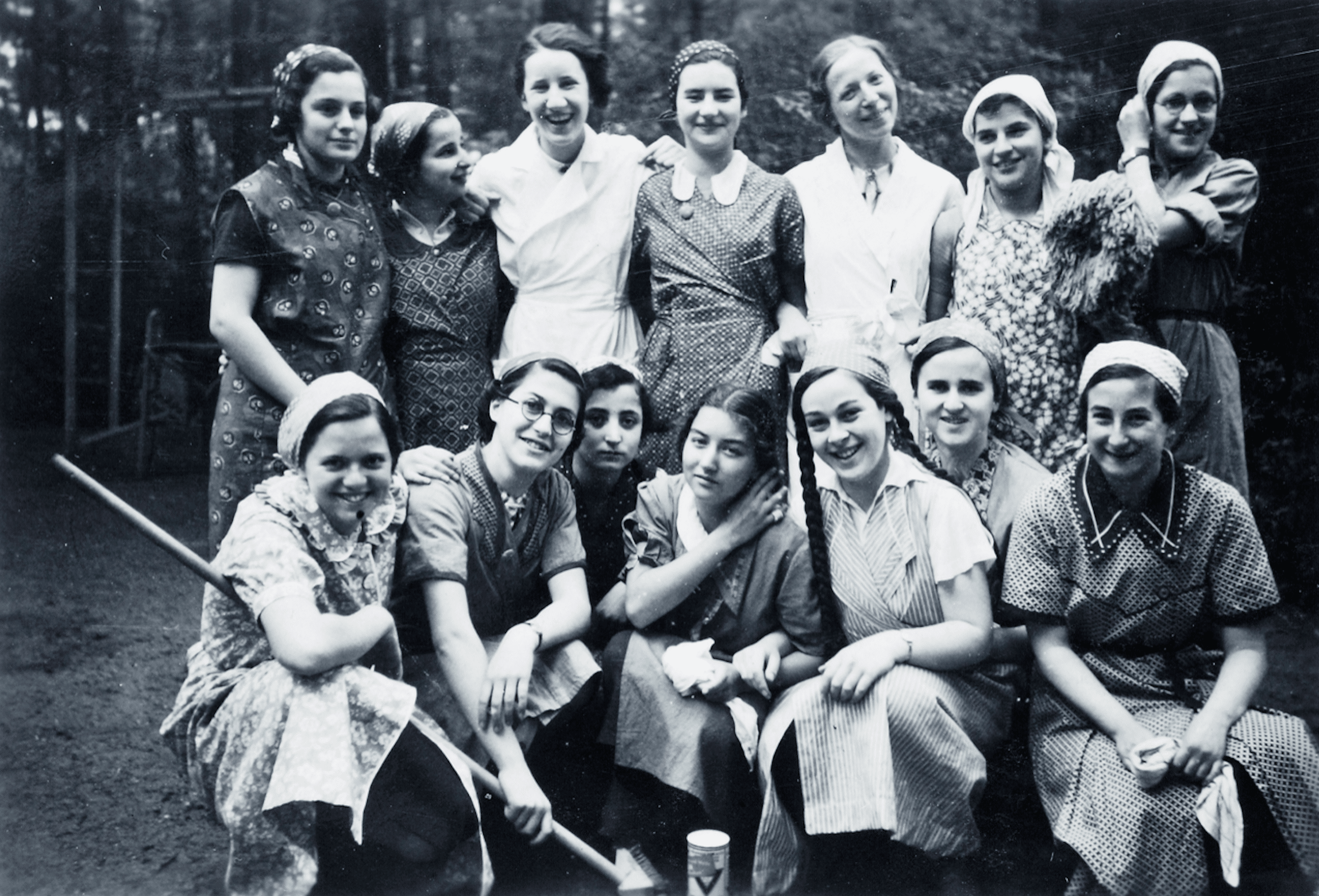 Abb. 2. Fröhliche Hauswirtschaftsschülerinnen des Jahres 1938